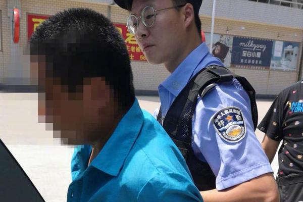 Retail store expands online shopping options with same day delivery service