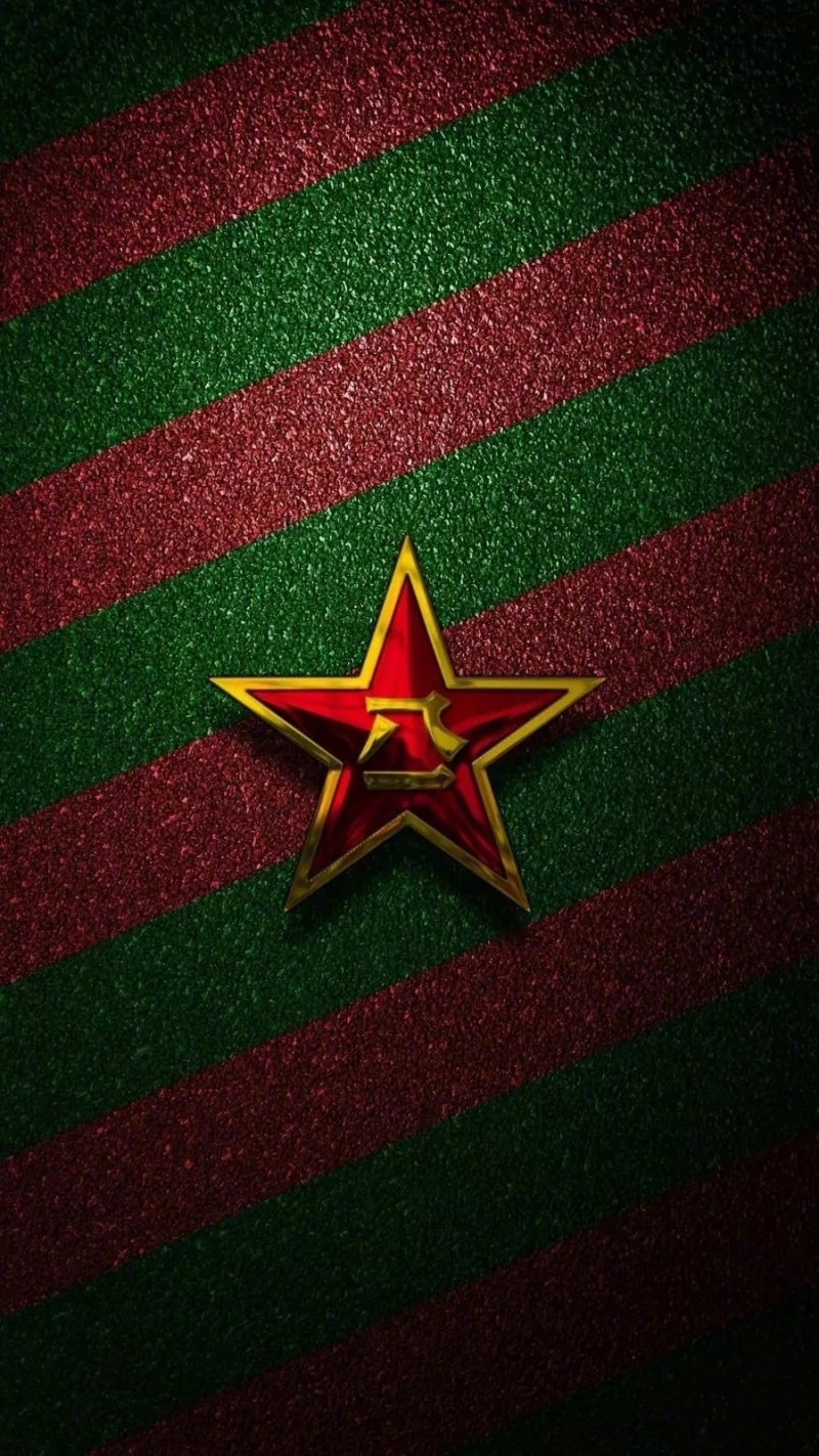 Pet groomer uses hypoallergenic products for pets with sensitive skin