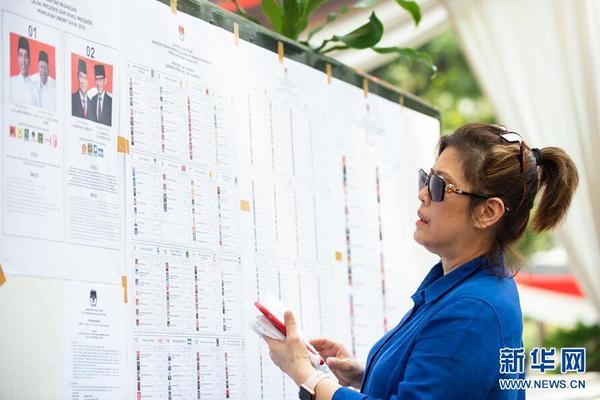 A scientist developed a new type of sunscreen that is better for coral reefs