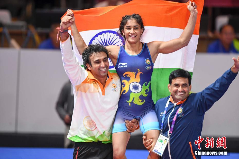 Weather conditions forced the closure of mountain highways due to heavy snowfall