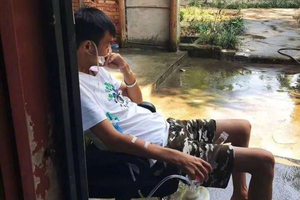 Scientists developed a new method to remove oil spills from ocean water more efficiently