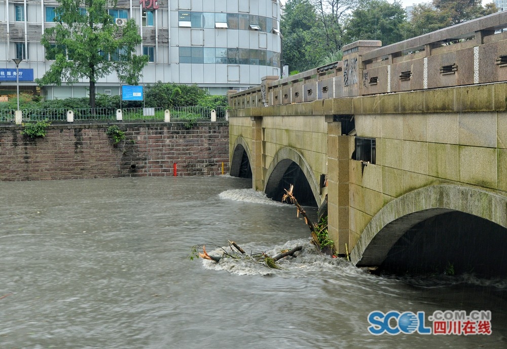 The city council voted to extend public transit hours on weekdays