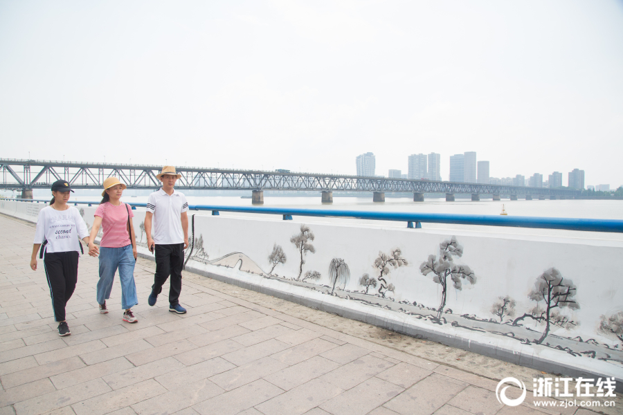 Weather forecasters warned of possible tornadoes in the Midwest region