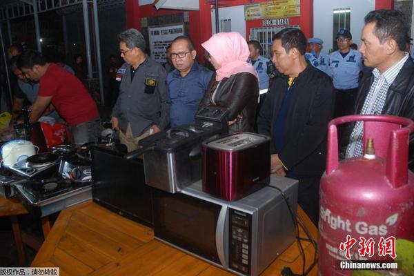 A community center offered free computer classes to help seniors learn basic digital skills