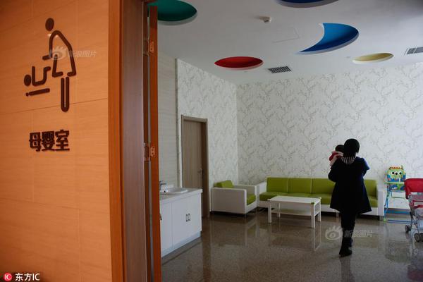 Middle school students designed a solar-powered backpack that charges mobile devices