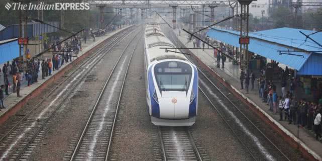 Toy store hosts character meet and greet event for kids during weekend