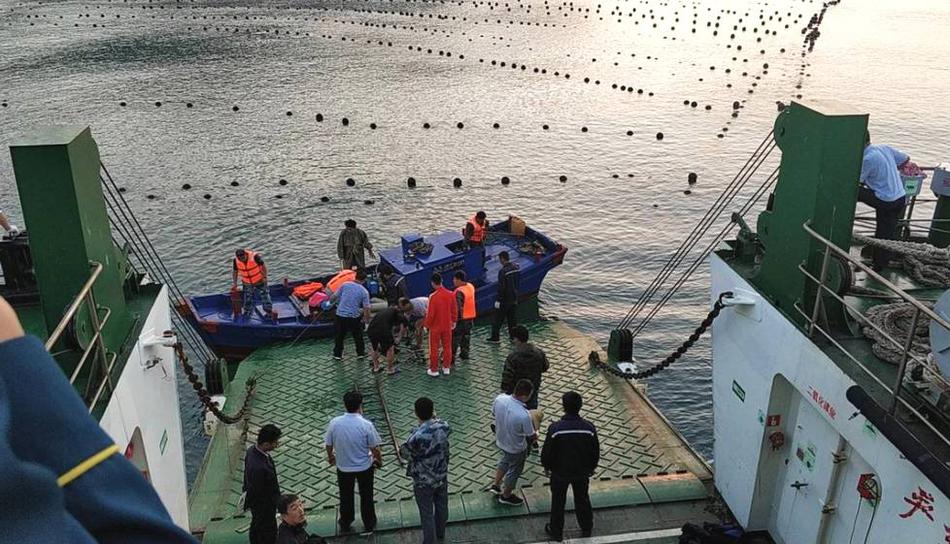 A bank introduced a savings account with a 4% interest rate for new customers