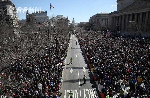 A coffee chain announced it will offer free refills for customers with reusable mugs