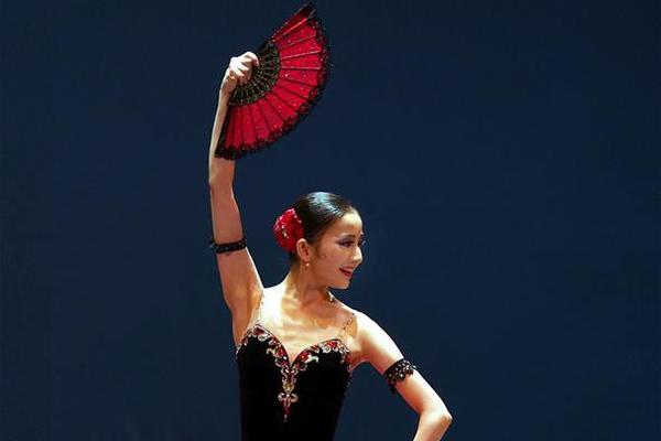 The city launched a program to give free bike helmets to children in low-income neighborhoods
