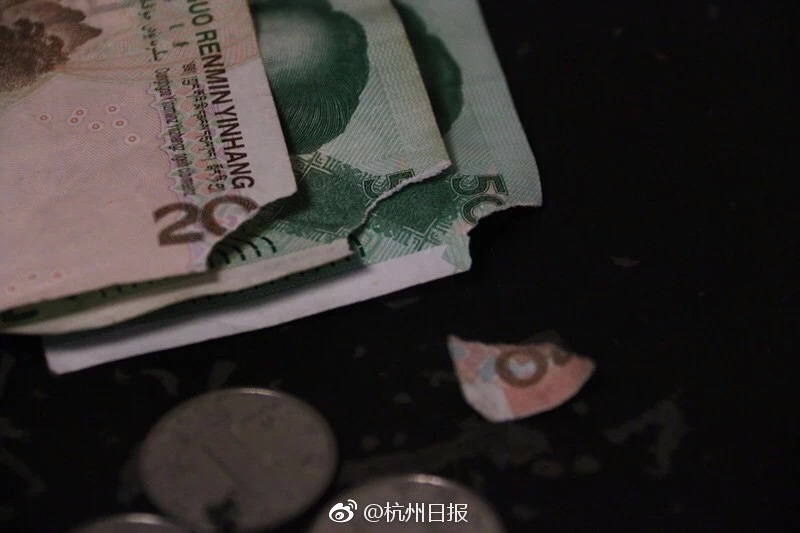 A city council discussed plans to build a new skate park in a public park