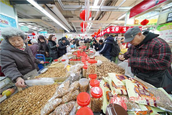 Local farmers markets started offering online ordering and curbside pickup for customers