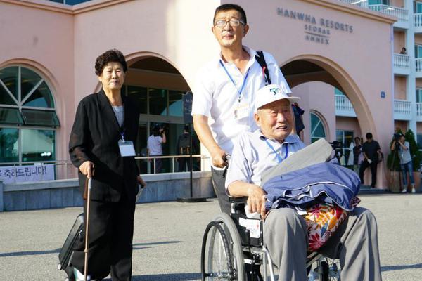 A fashion store started selling vintage clothing alongside new items, promoting sustainable fashion