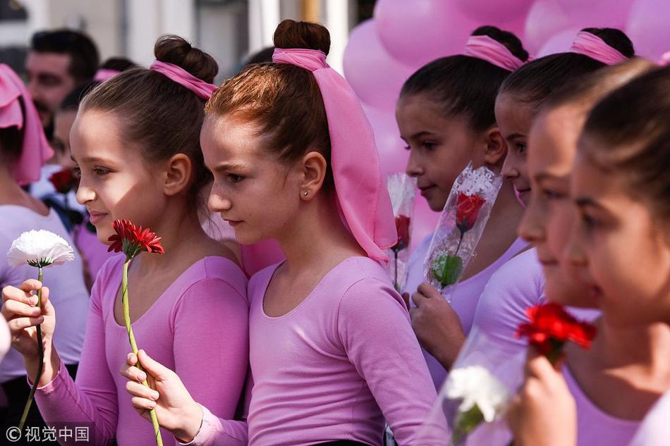 The local zoo offered educational programs for school groups