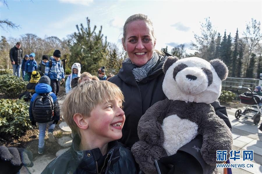 A popular food festival announced it would feature 100 local chefs and specialty dishes this year