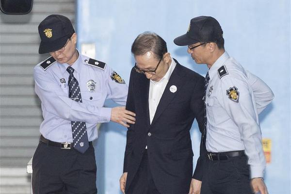 A research team studied the impact of air pollution on children’s lung development