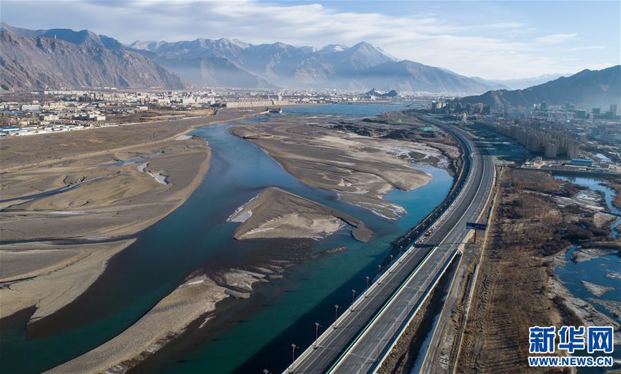 Engineers built a new bridge that can withstand earthquakes and heavy flooding