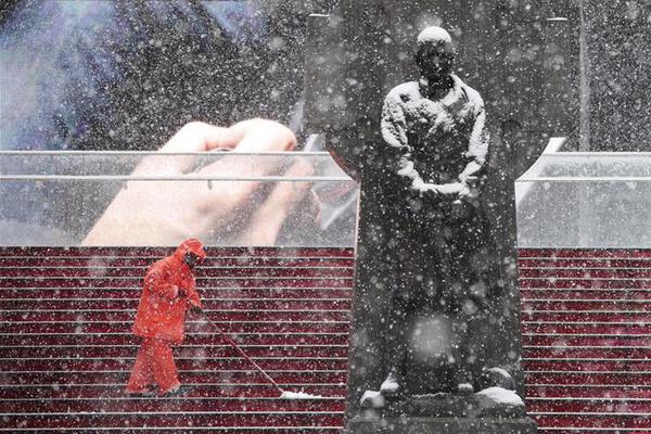 Power company offers rebates to customers who install solar panels