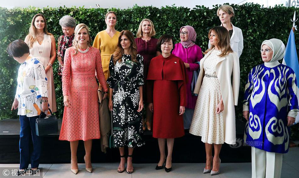 The government launched a campaign to promote tourism in small towns with historic sites