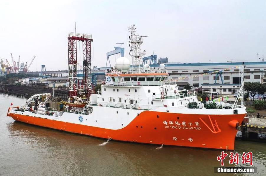 Park rangers teach visitors about wildlife conservation in national parks