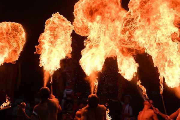 A major retailer announced plans to offer free shipping for all online orders