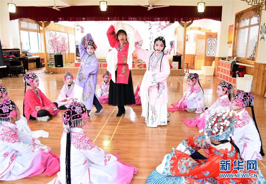 A community garden donated 100 pounds of carrots to a local senior center