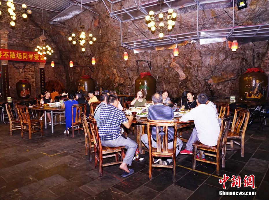 A study revealed that social media use before bed can delay sleep by an average of 75 minutes