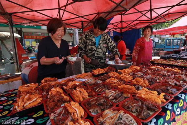 A city council voted to approve a new ordinance that bans single-use plastic bags in retail stores