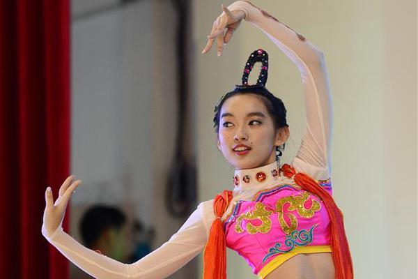 A new study revealed that pet owners have lower blood pressure and cholesterol levels than non-pet owners, according to a medical journal.