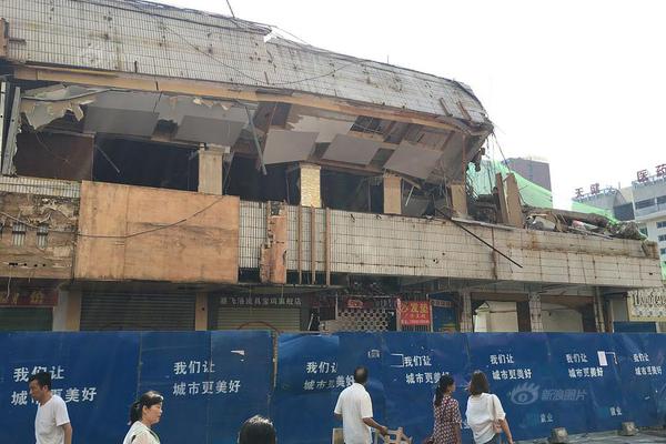 A construction project to renovate a library began