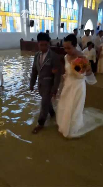 A major airline announced new in-flight entertainment options including new movies and games