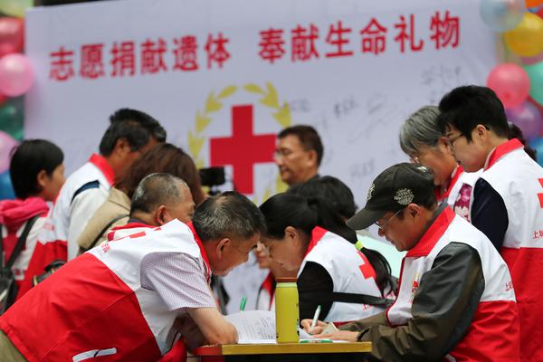 Fire department gives away smoke alarms to low income families