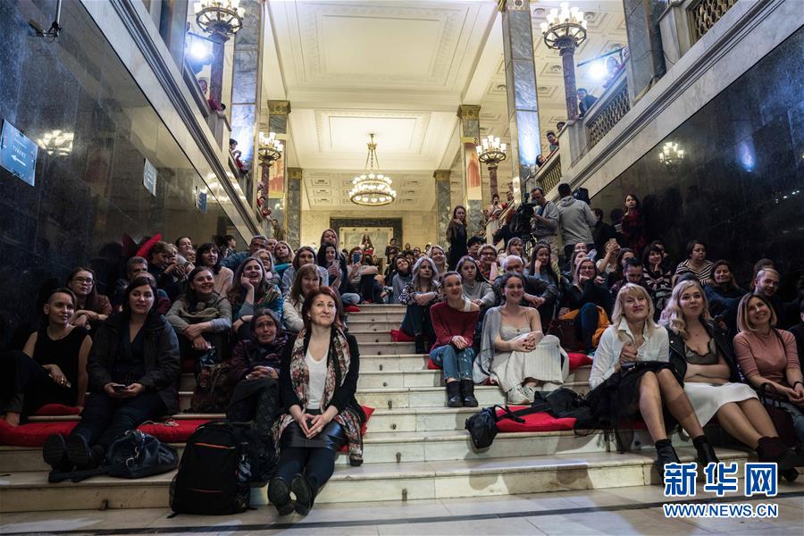 A study found that reading aloud to young children improves their language development