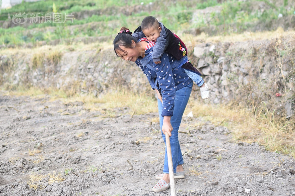 A fire department hosted a safety workshop teaching residents how to use fire extinguishers