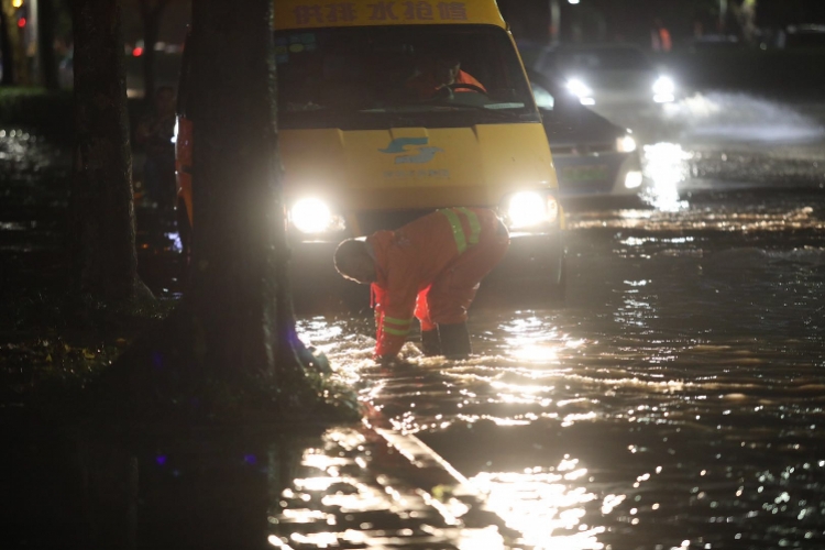 A research team studied the effects of air pollution on children’s lung development