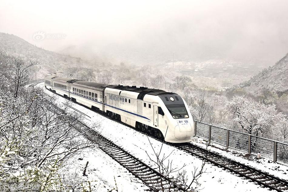 Major clothing retailers announced they will extend return windows for holiday purchases until February