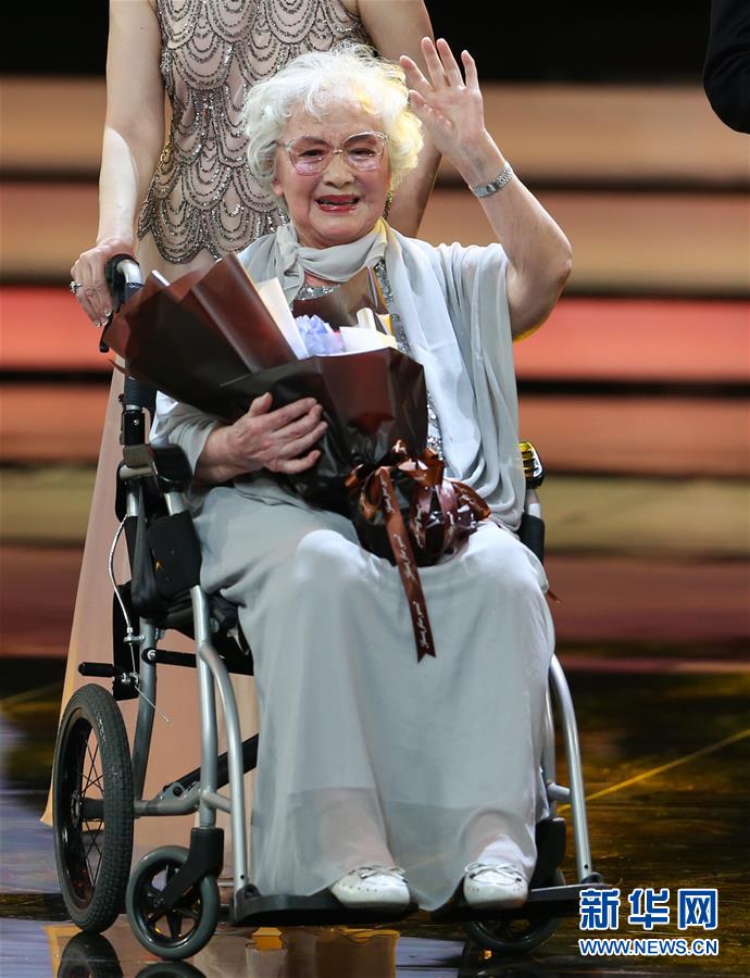 Coast guard rescues stranded hikers from remote coastal trail