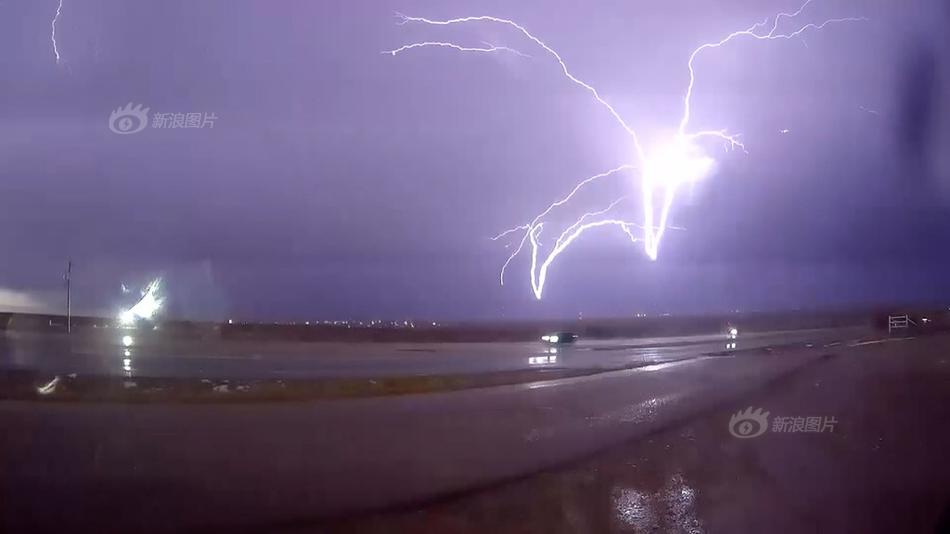 A tech company announced it will hire 1000 new employees in the next year