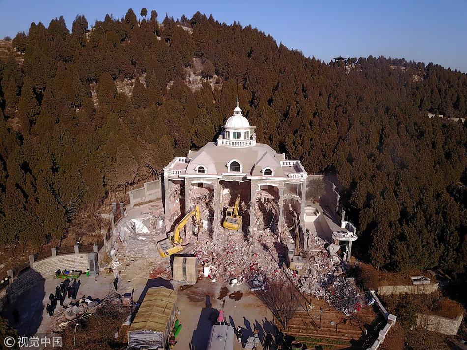 The local government banned single - use plastics in public places