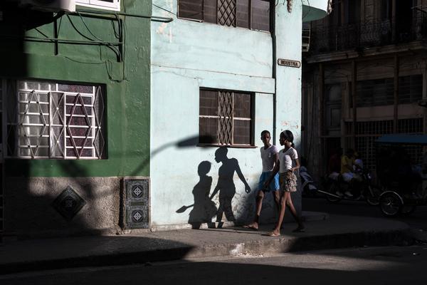 Major supermarket chains announced plans to phase out plastic bags by the end of the year