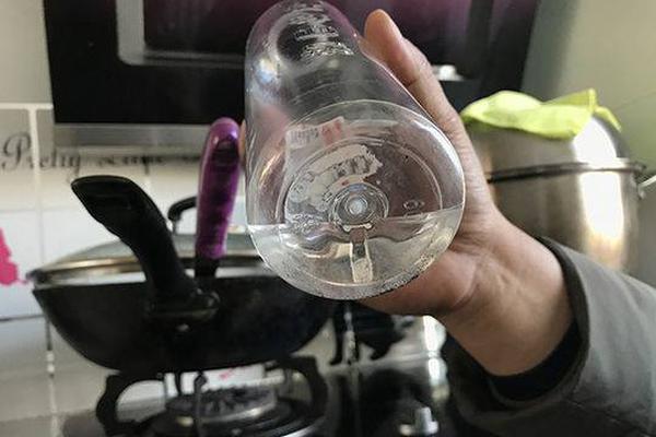 A café started offering catering services for weddings, parties, and corporate events