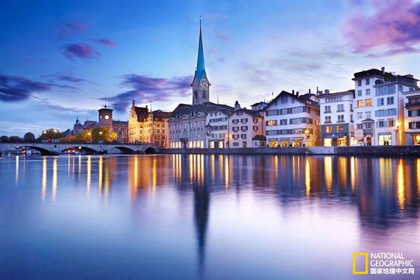 Researchers found that eating leafy green vegetables reduces the risk of age-related vision loss