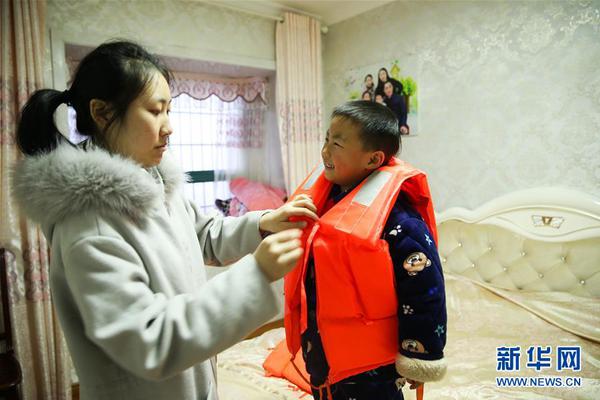 Florist delivers flowers to hospital patients for free