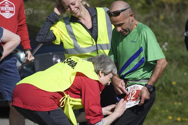 Scientists observed a rare astronomical event involving two passing comets