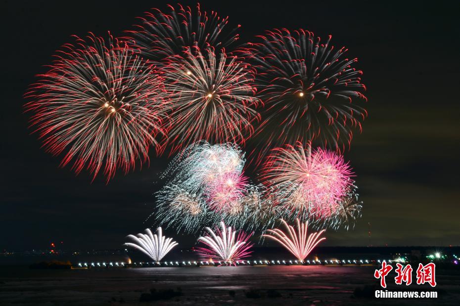 Camera store offers beginner photography workshops on weekends