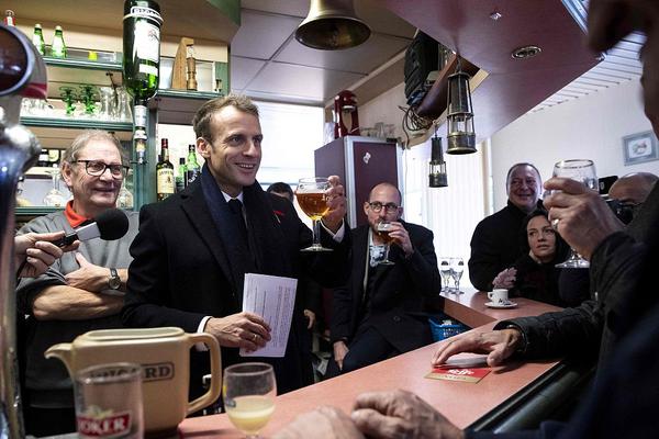 Pet sitting service offers overnight care for pets while owners travel