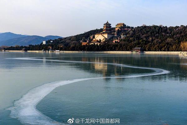 Scientists developed a new type of fabric that repels stains without harmful chemicals