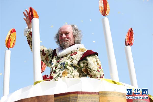 A photographer captured photos of a local parade that were featured on the city’s official website