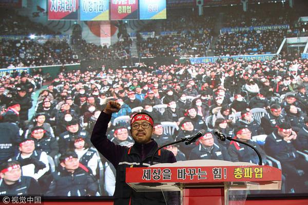 Tennis star wins grand slam tournament for the third time in career