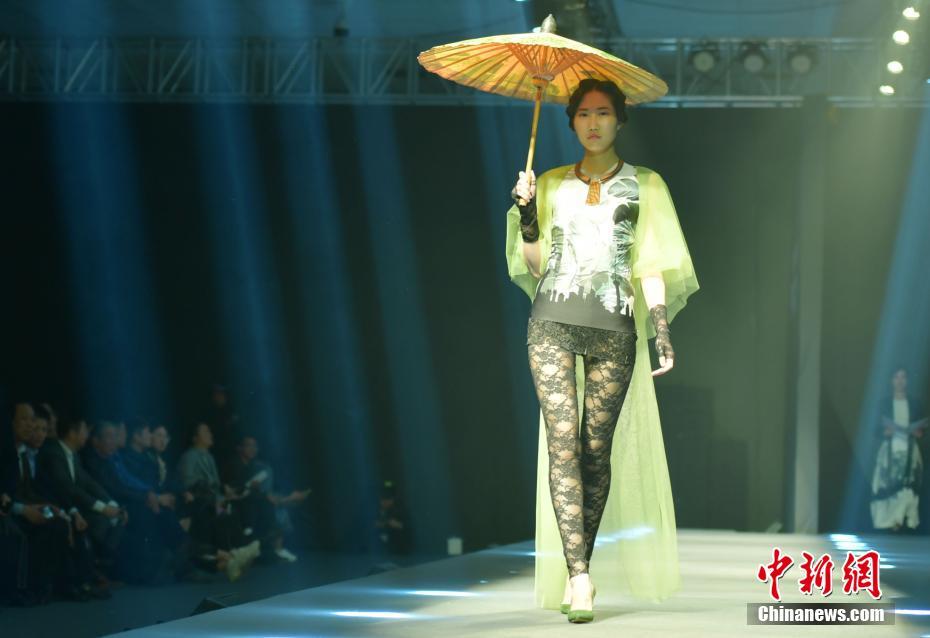 Theater shows classic movie with introduction by film historian