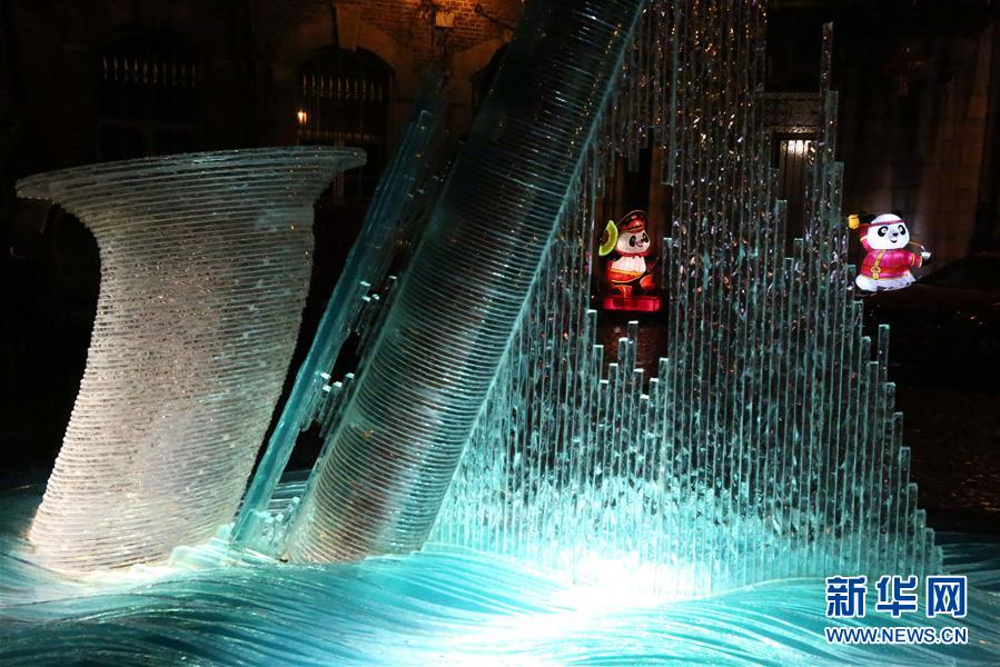 Community center offers free classes in computer skills for seniors